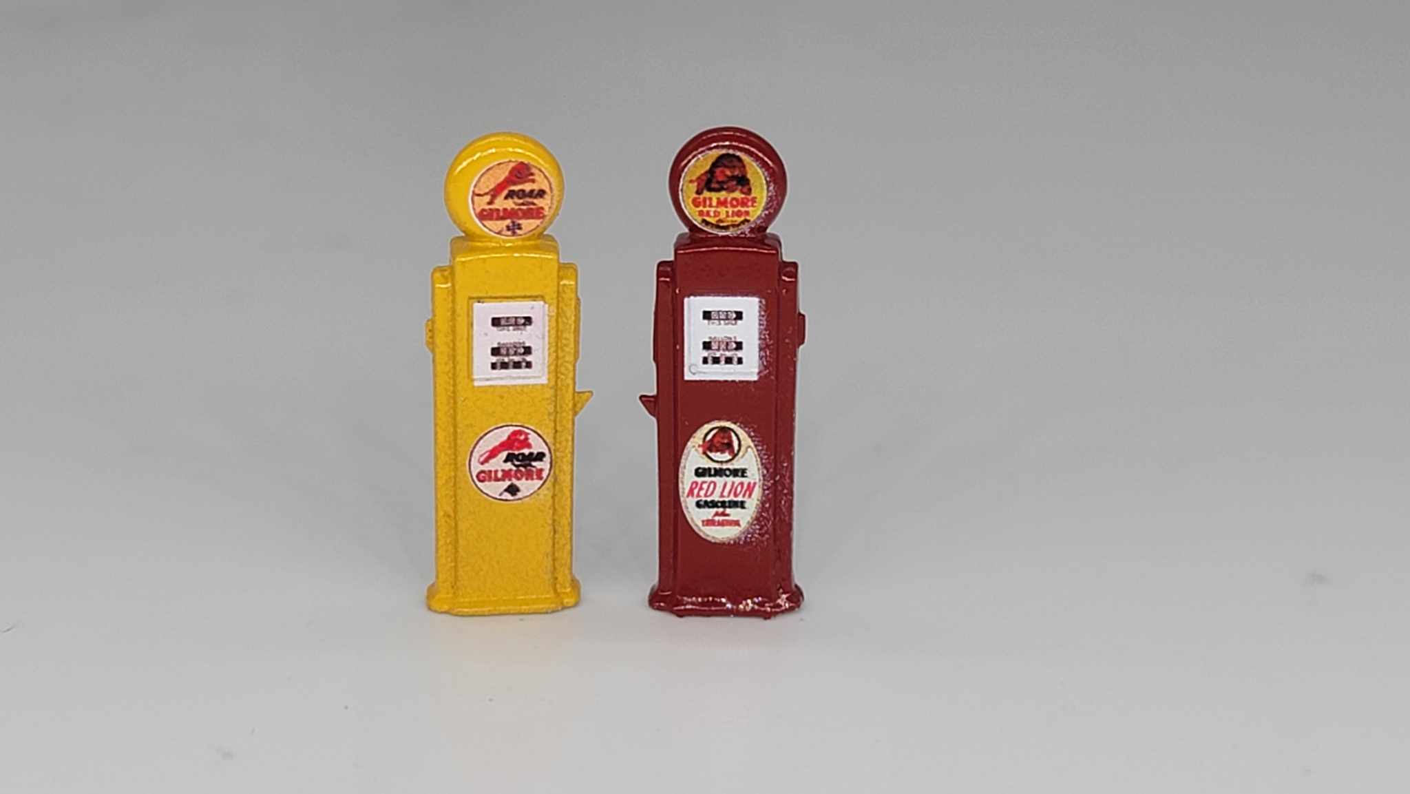 Deluxe Custom Gas Pumps - Gilmore (S Scale)
