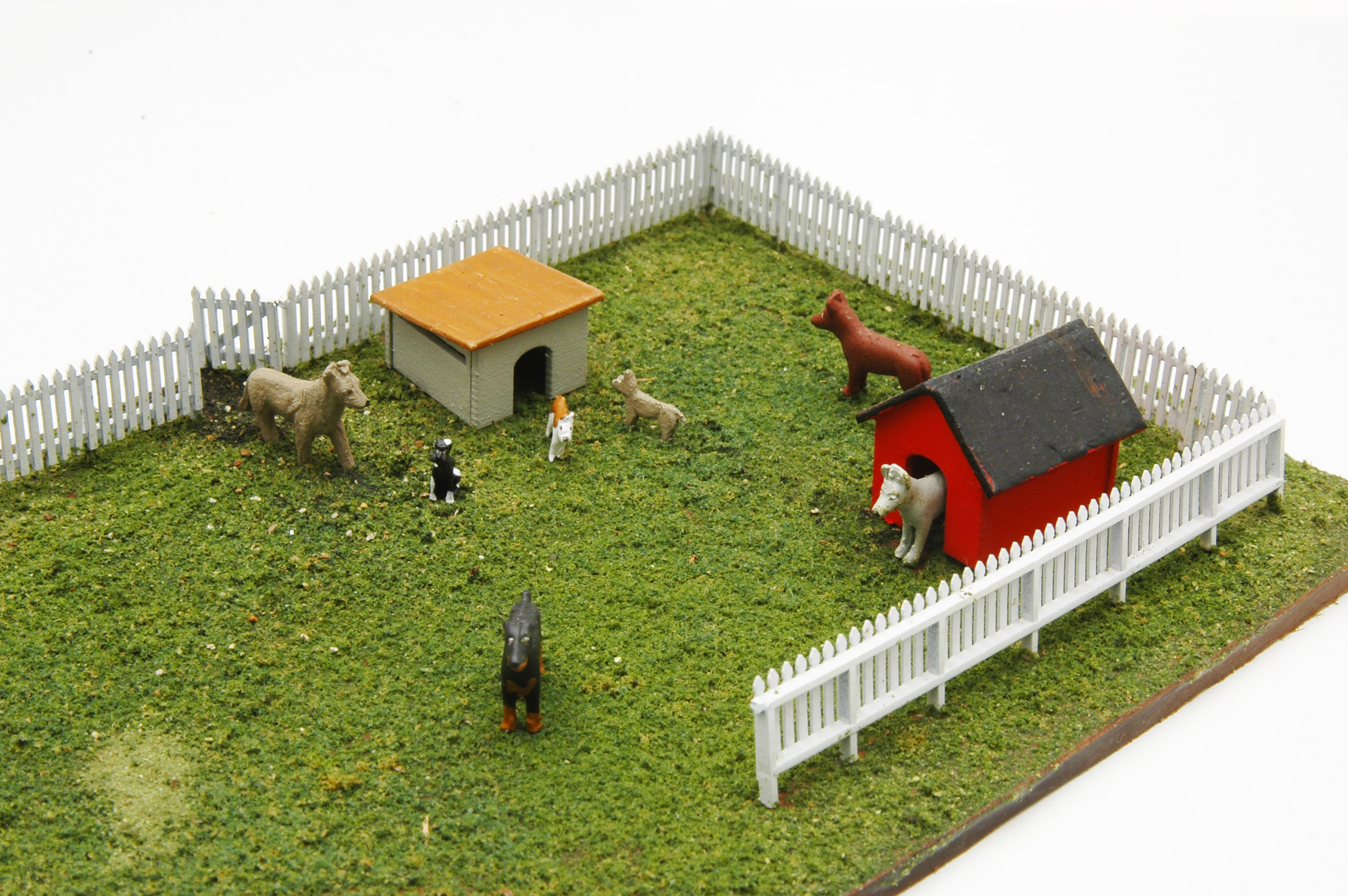 Dogs in the Yard Detail Set (HO Scale)